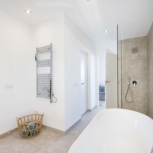 ODS Construcción & Promoción baño moderno de Pinaret 9, Cala Llombards